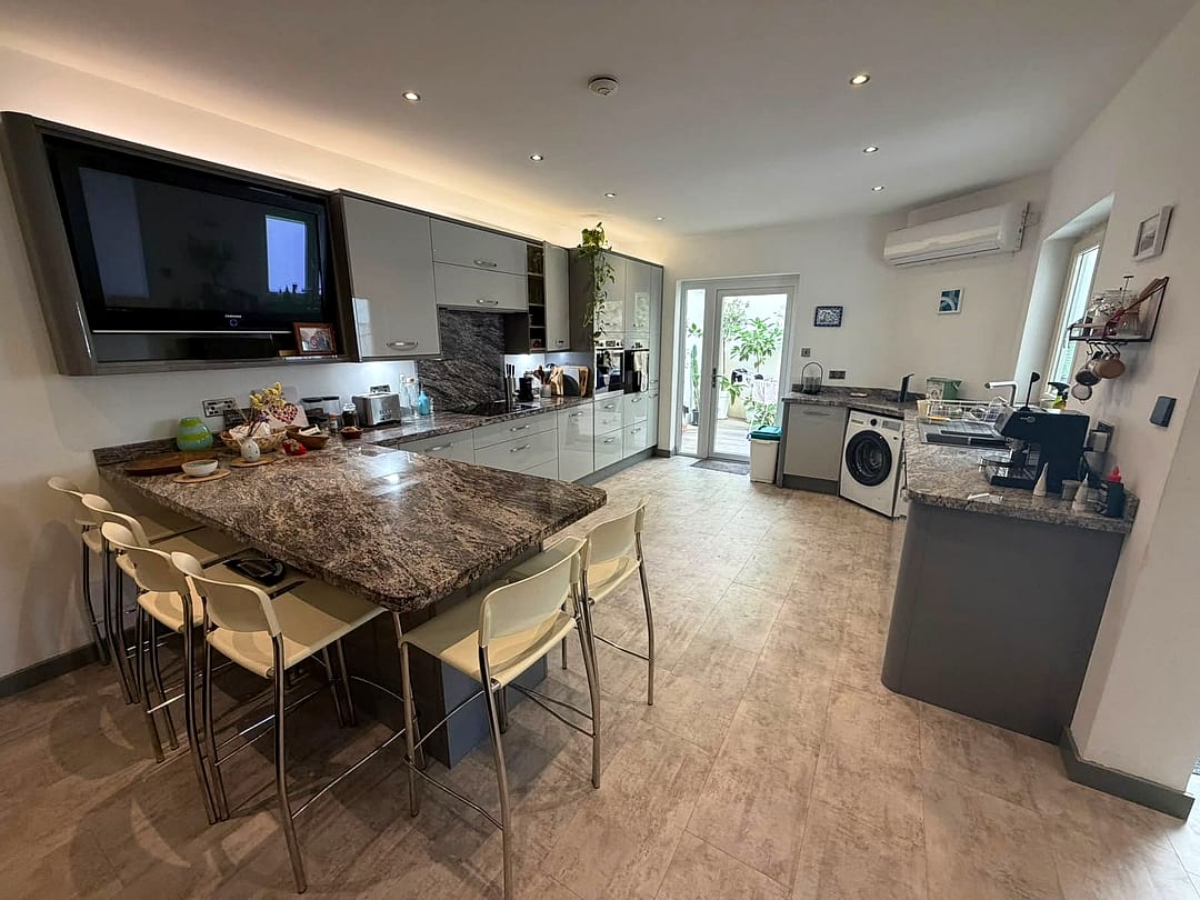 Apartment in Swieqi - 2 beds, 2 baths — 1