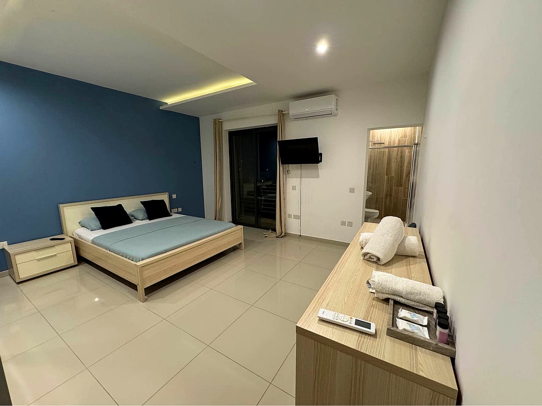Apartment in Swieqi - 3 beds, 2 baths — 5