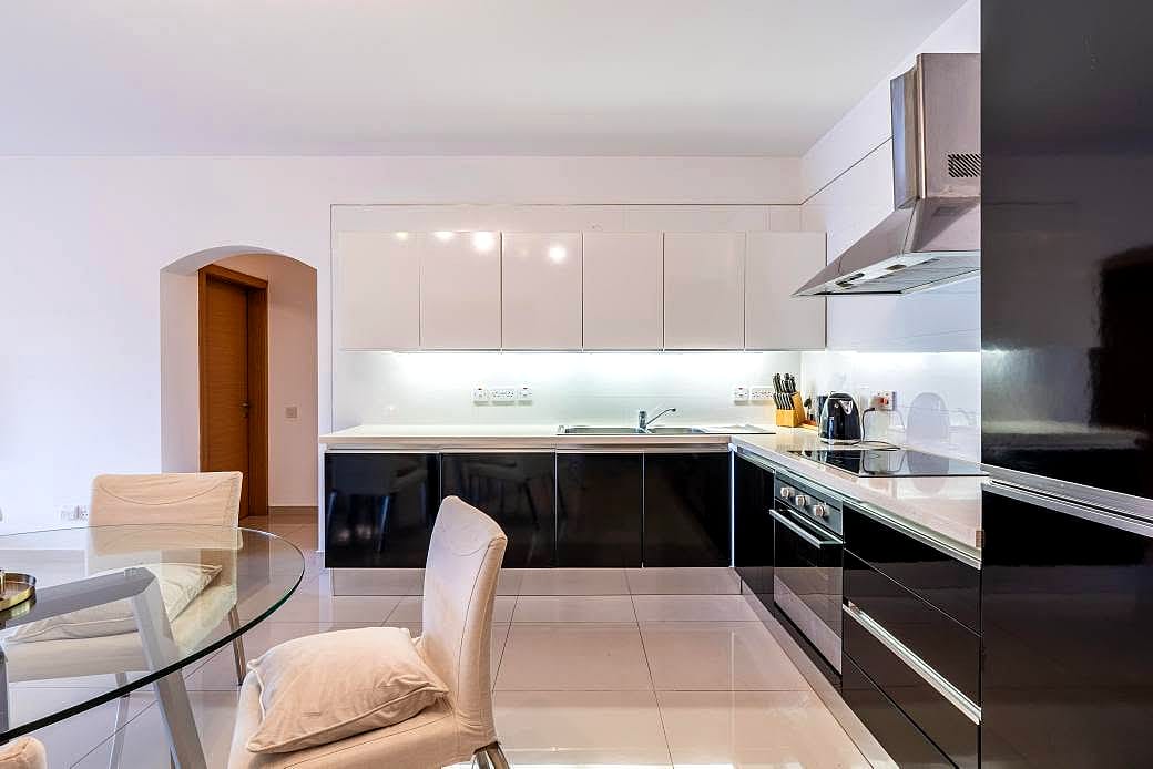 Apartment in Swieqi - 3 beds, 2 baths — 5