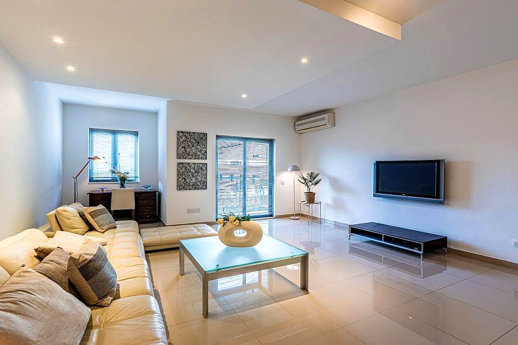 Apartment in Swieqi - 3 beds, 2 baths — 3