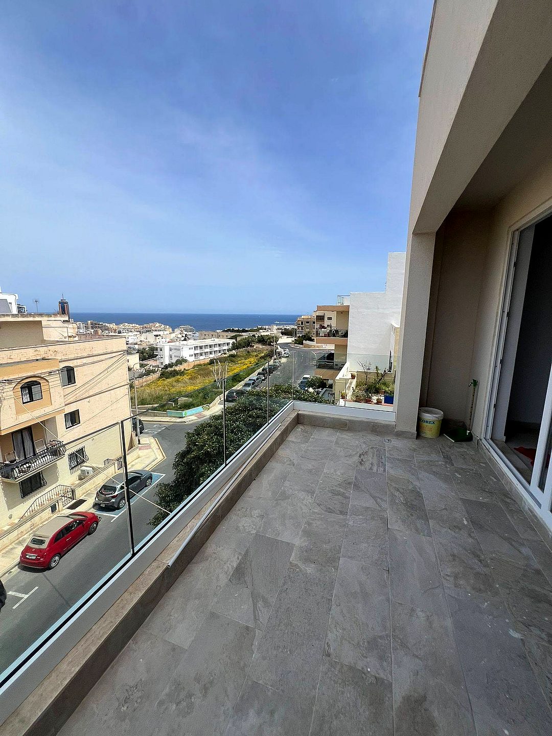 Apartment in St Julian's - 3 beds, 3 baths — 1