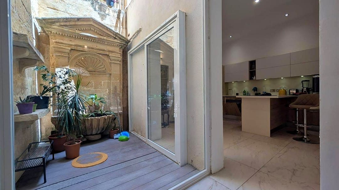 Townhouse in Sliema - 3 beds, 2 baths — 3