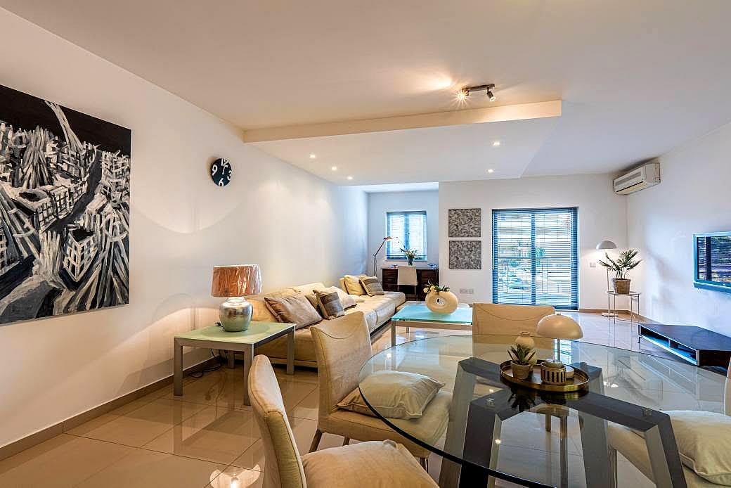 Apartment in Swieqi - 3 beds, 2 baths — 4