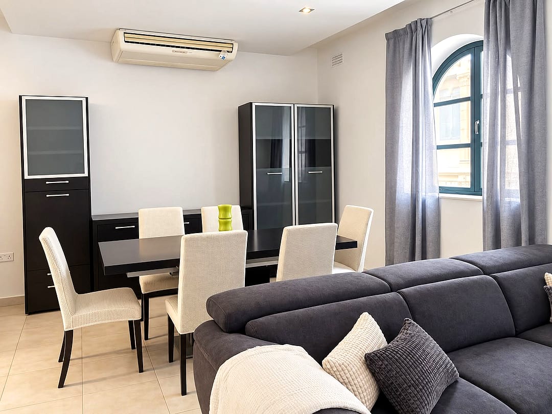 Apartment in Sliema - 3 beds, 2 baths — 2