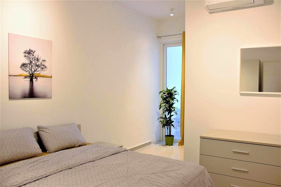 Apartment in St Julian's - 2 beds, 2 baths — 2