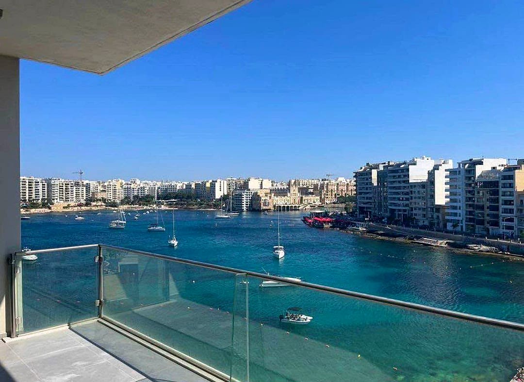 Apartment in St Julian's - 2 beds, 2 baths — 1