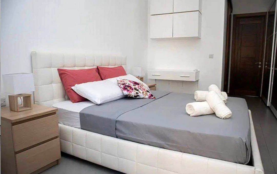 Apartment in St Julian's - 2 beds, 2 baths — 4