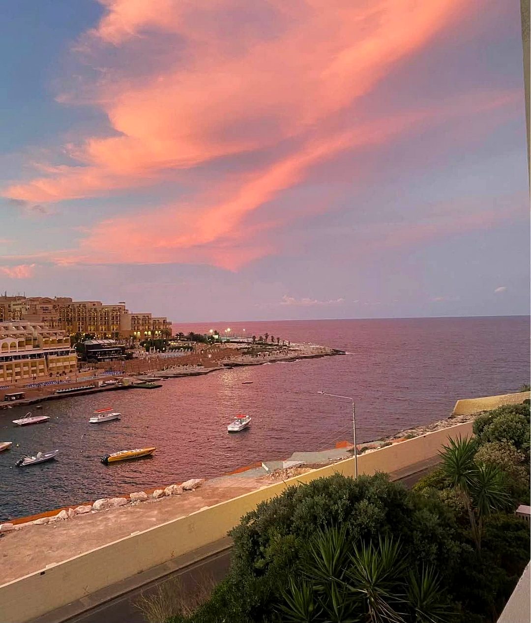 Apartment in St Julian's - 3 beds, 2 baths — 5