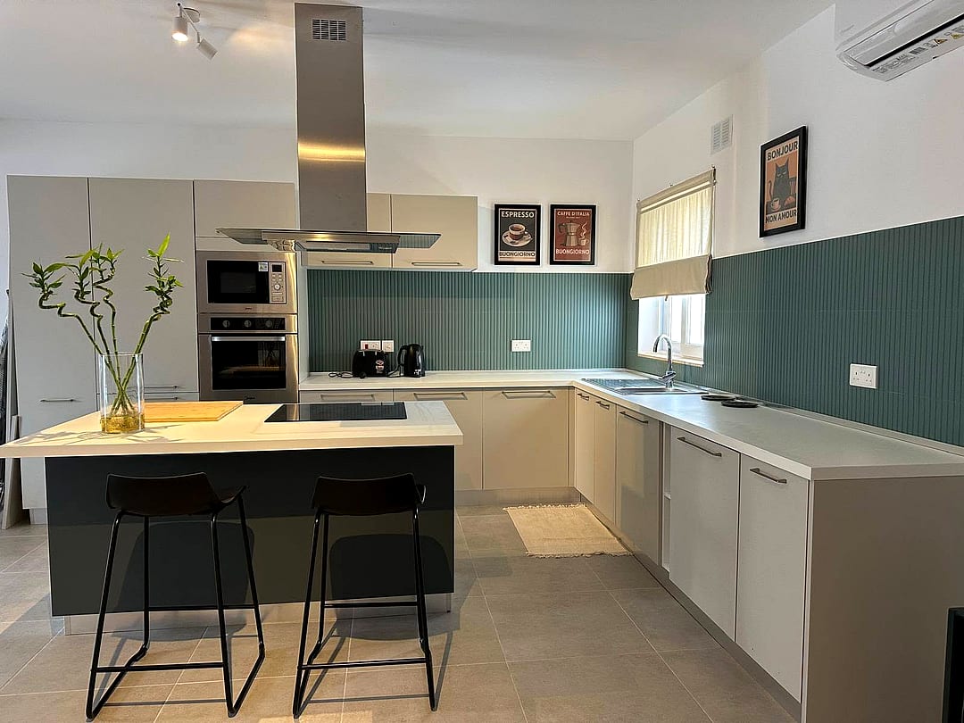 Apartment in Swieqi - 3 beds, 2 baths — 1