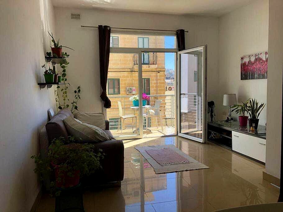 Apartment in Swieqi - 2 beds, 2 baths — 2