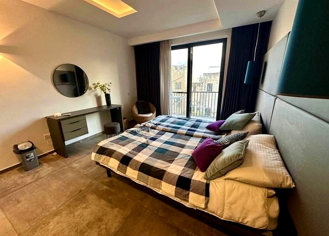 Apartment in Swieqi - 3 beds, 2 baths — 2