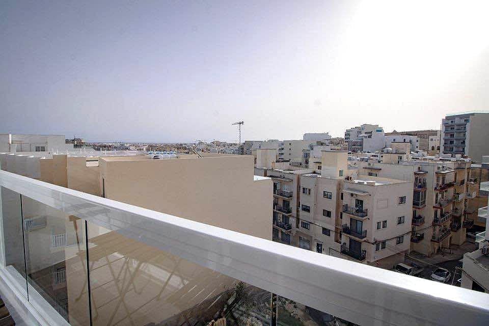 Apartment in St Julian's - 2 beds, 2 baths — 3