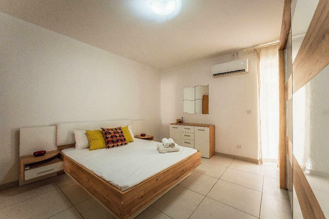Apartment in Qawra - 3 beds, 2 baths — 3