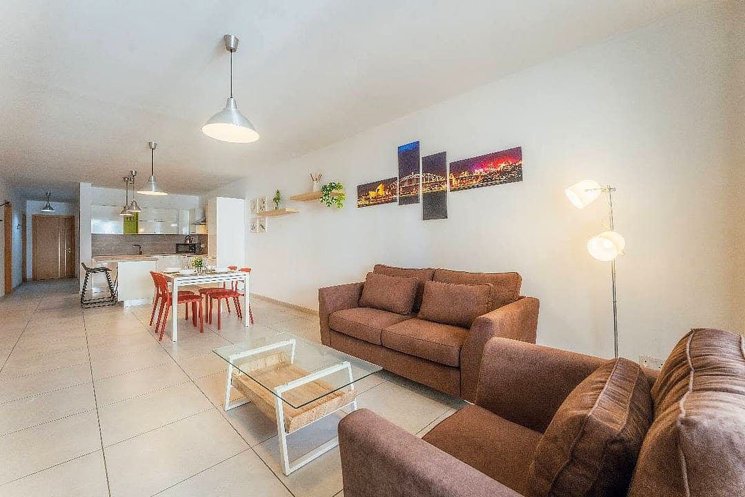 Apartment in Qawra - 3 beds, 2 baths — 5