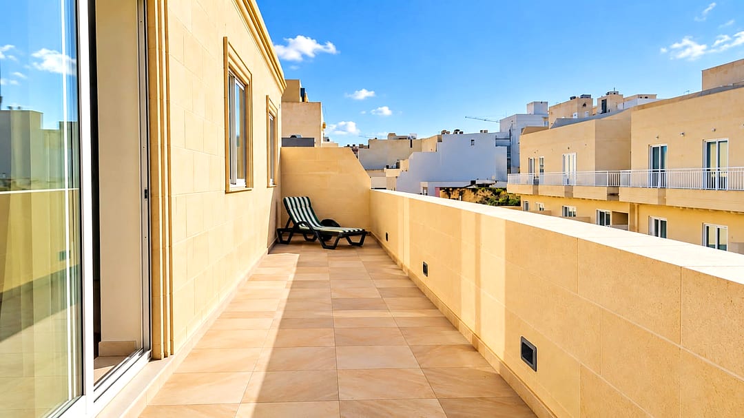 Penthouse in Sliema - 2 beds, 1 bath — 1