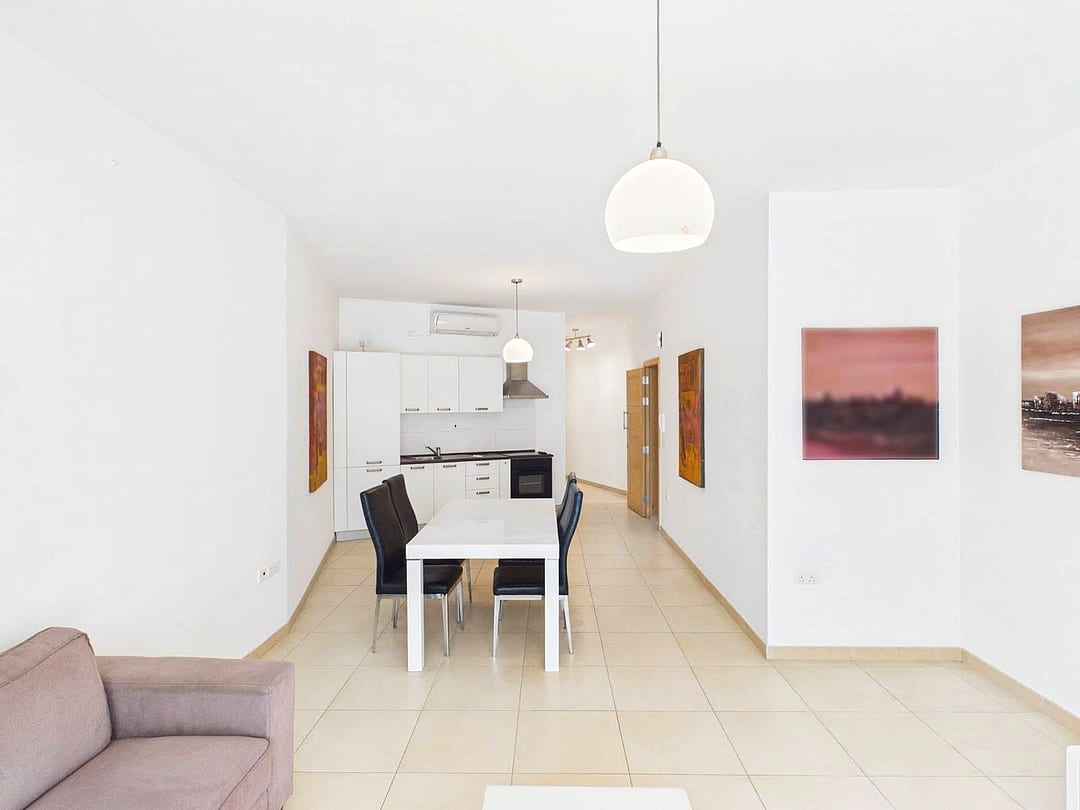Apartment in Sliema - 2 beds, 2 baths — 1