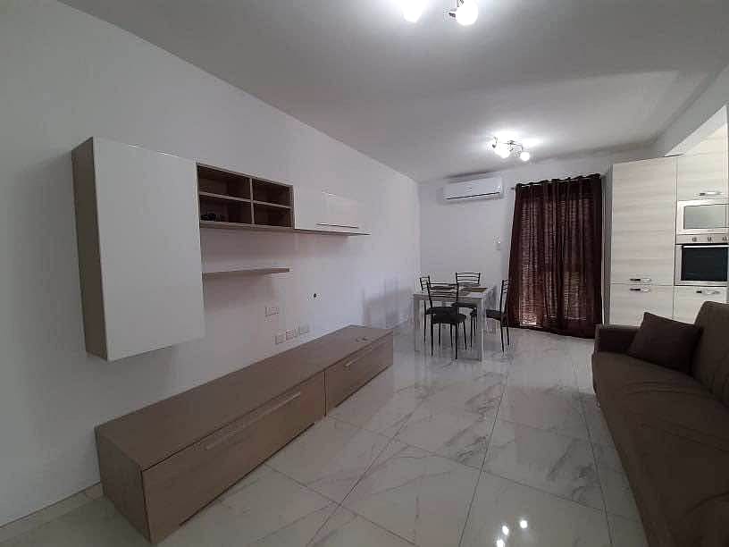 Apartment in Gzira - 2 beds, 1 bath — 2