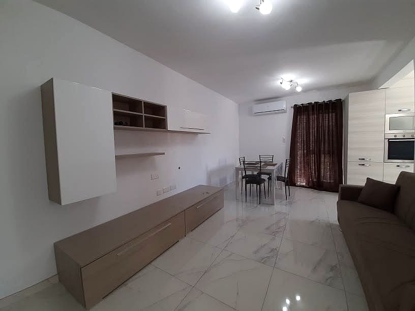 Apartment in Gzira - 2 beds, 1 bath — 3