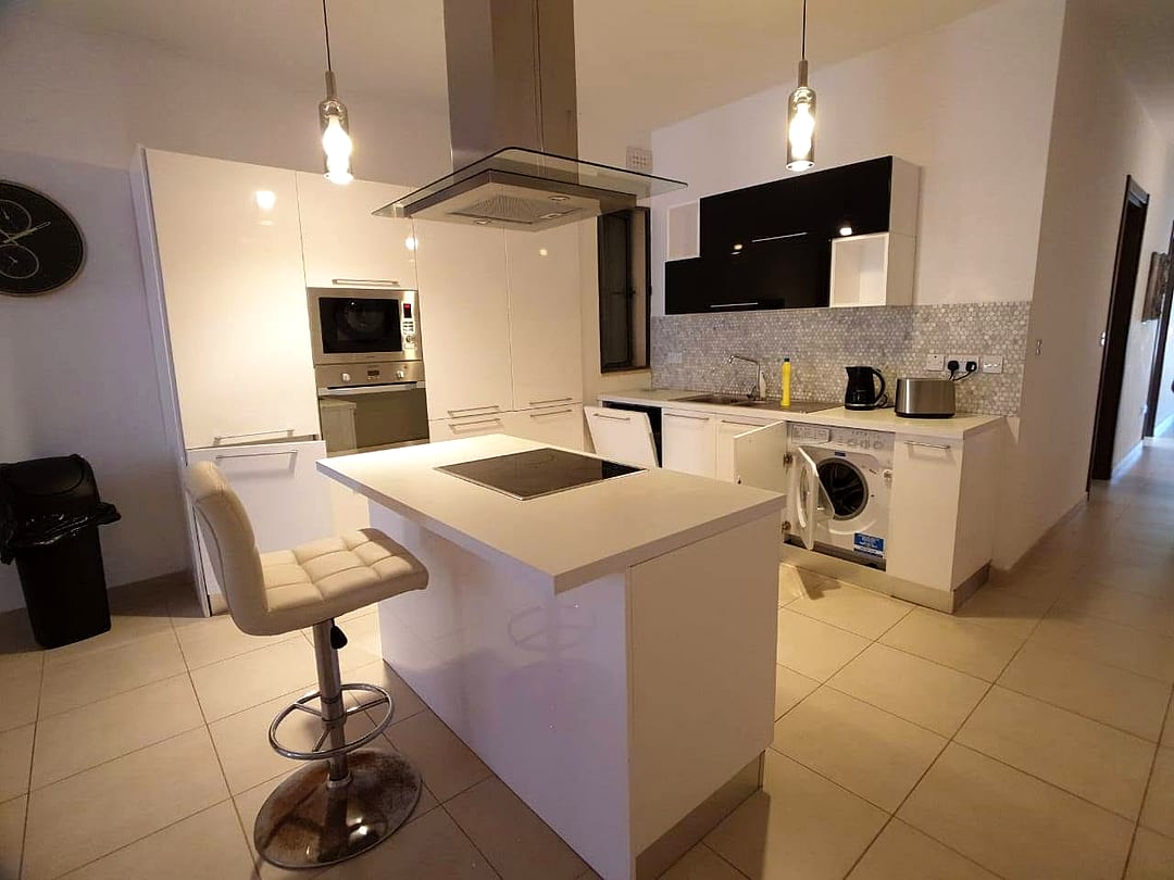 Apartment in St Julian's - 3 beds, 2 baths — 1