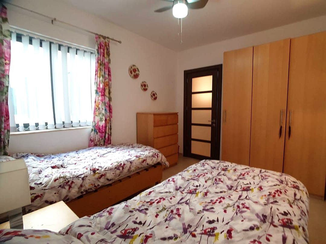 Apartment in St Julian's - 3 beds, 2 baths — 4