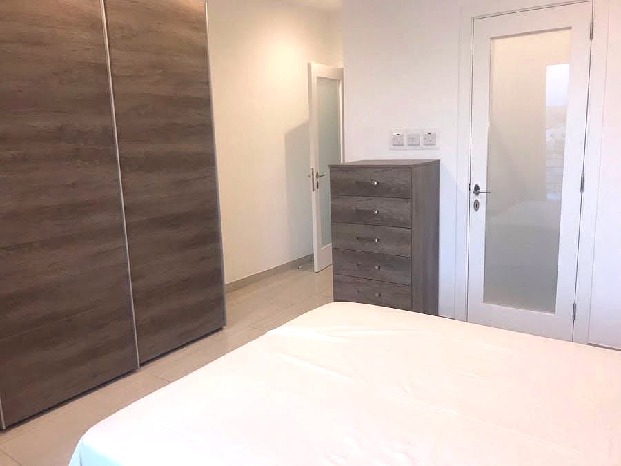 Penthouse in Gzira - 3 beds, 2 baths — 5