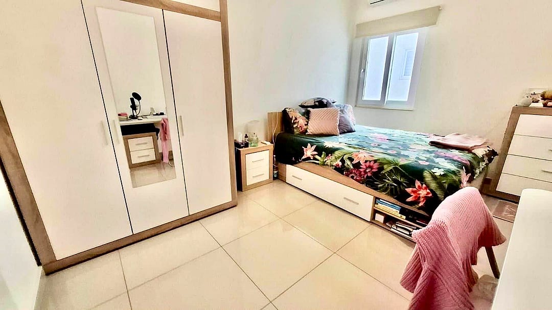 Apartment in St Julian's - 3 beds, 2 baths — 2