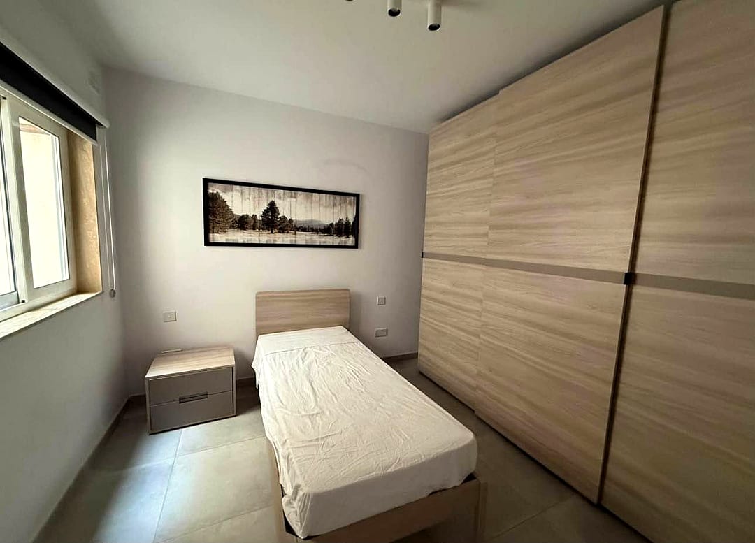 Apartment in Swieqi - 3 beds, 2 baths — 5