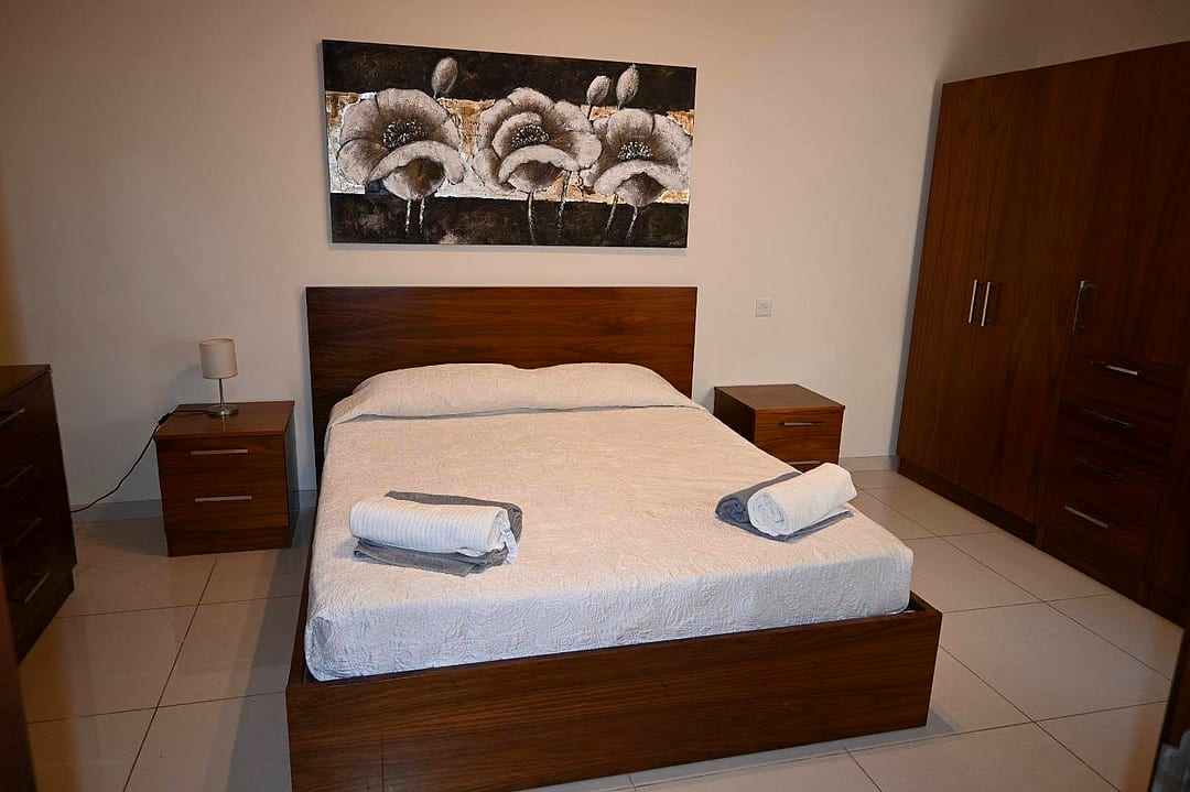 Apartment in Bugibba - 3 beds, 2 baths — 3