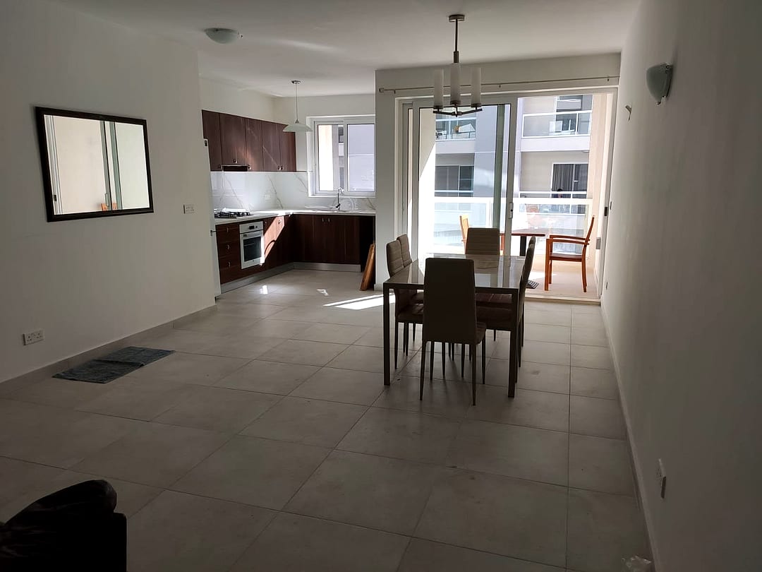 Apartment in Qawra - 3 beds, 2 baths — 1