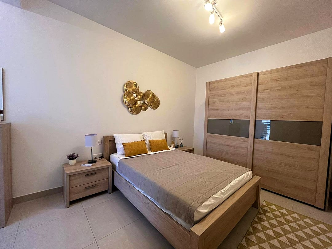 Apartment in Swieqi - 3 beds, 2 baths — 5