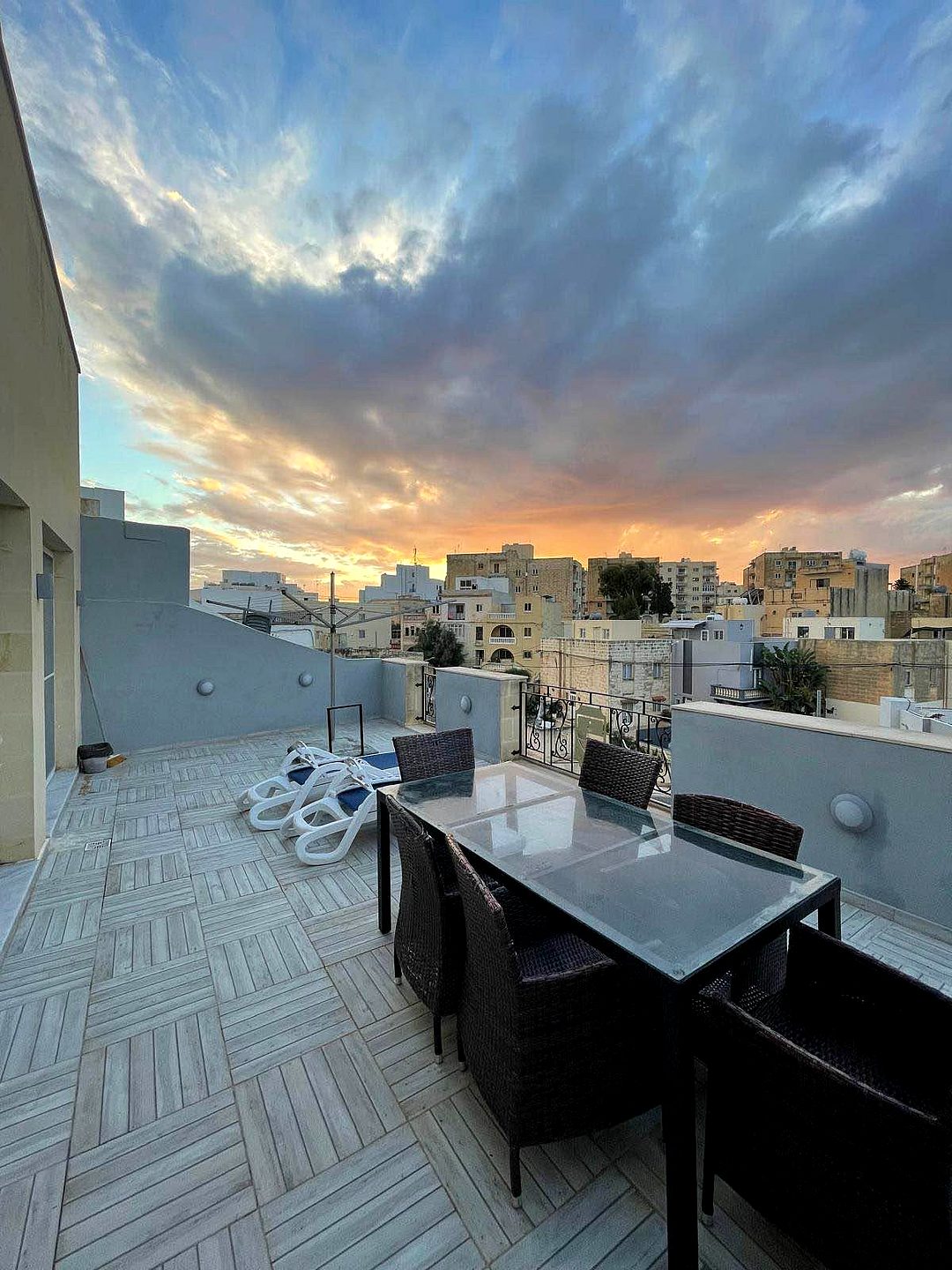 Penthouse in St Julian's - 2 beds, 2 baths — 2