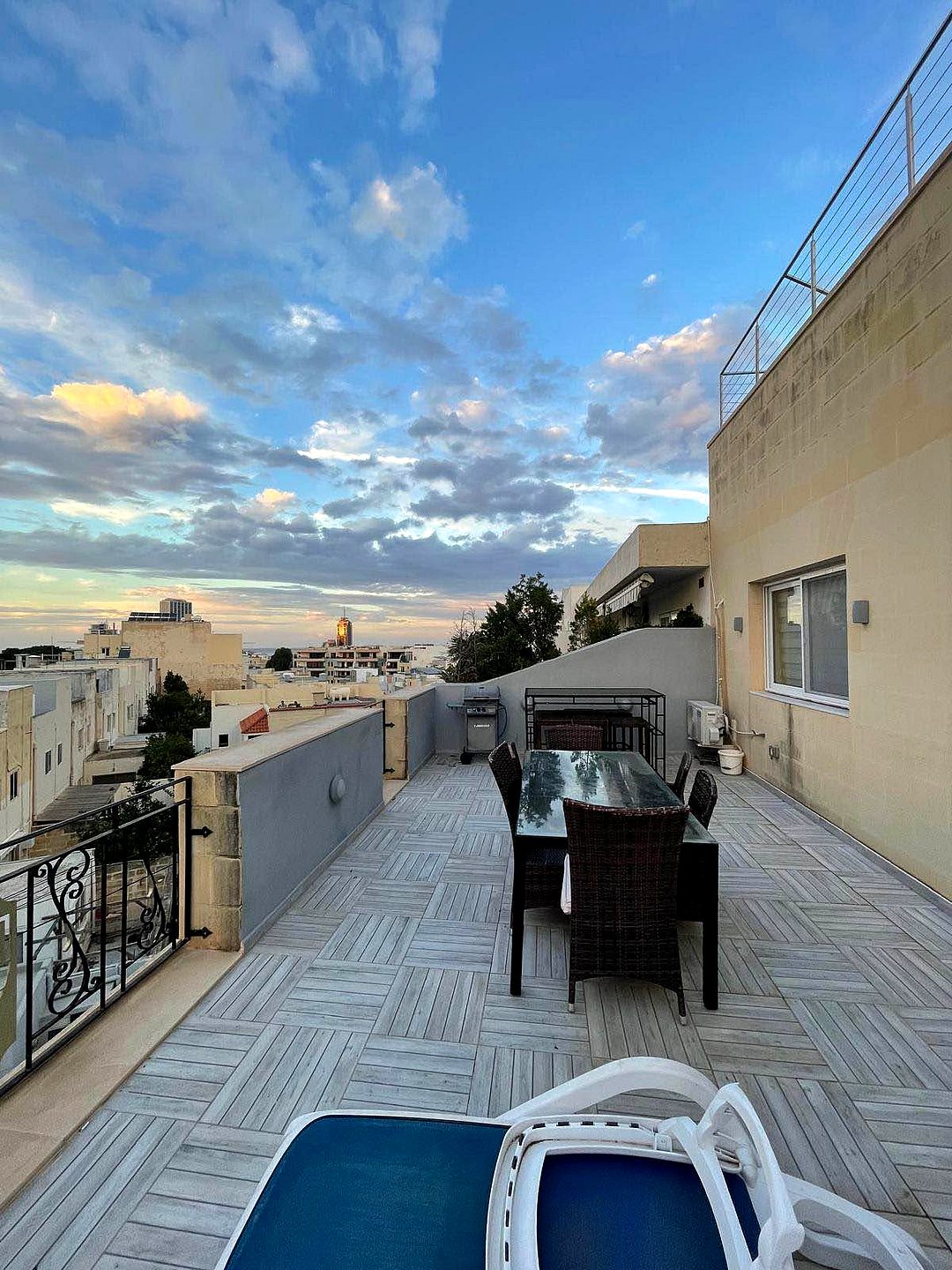 Penthouse in St Julian's - 2 beds, 2 baths — 1