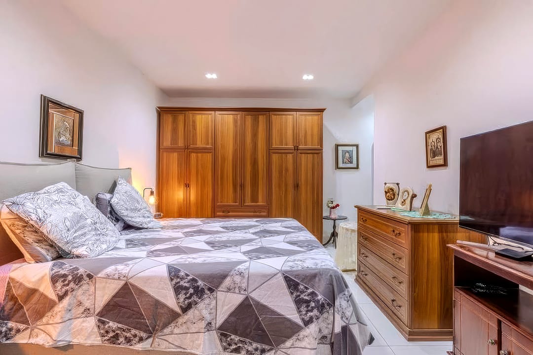 Bright 2-Bedroom Qawra Rental with Garage — 7