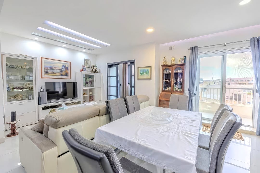 Bright 2-Bedroom Qawra Rental with Garage — 2