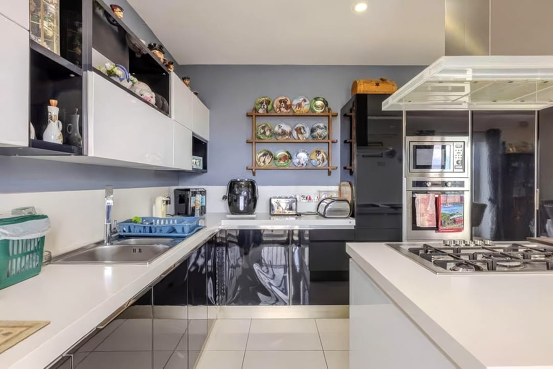 Bright 2-Bedroom Qawra Rental with Garage — 5