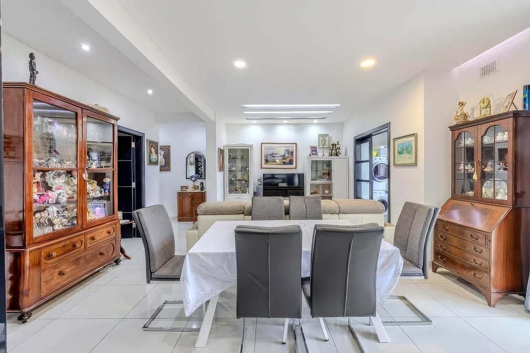 Bright 2-Bedroom Qawra Rental with Garage — 3