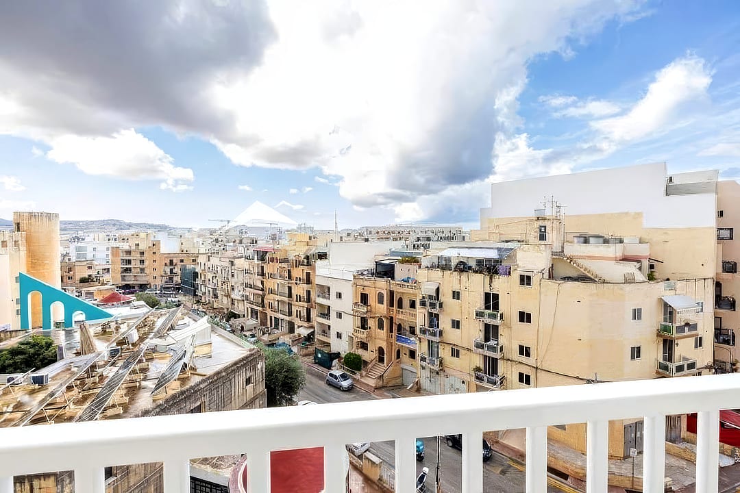 Bright 2-Bedroom Qawra Rental with Garage — 6