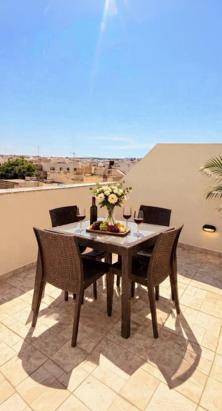 Three-Bedroom Penthouse in Mosta with Dome Views — 2