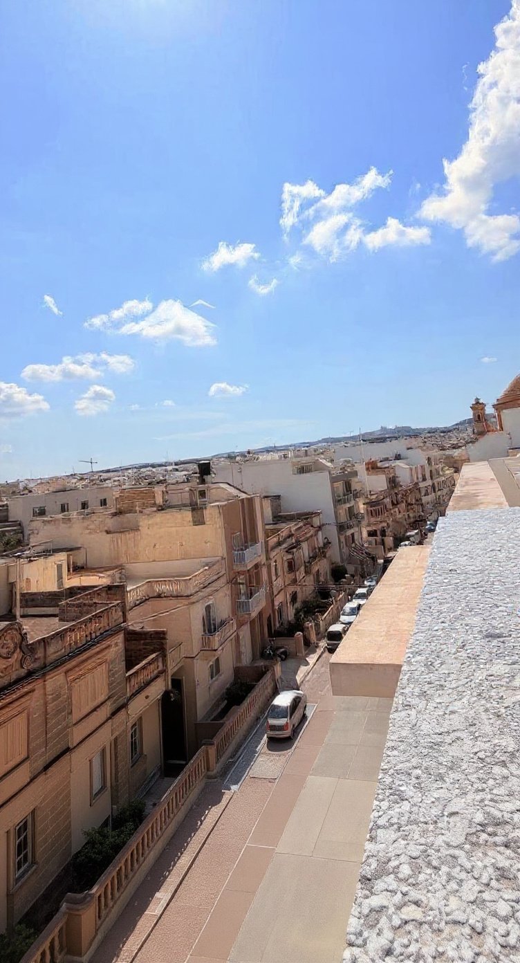 Three-Bedroom Penthouse in Mosta with Dome Views — 4
