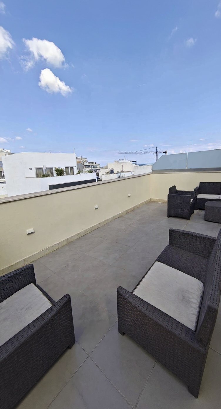 Apartment in Swieqi - 2 beds, 2 baths — 2
