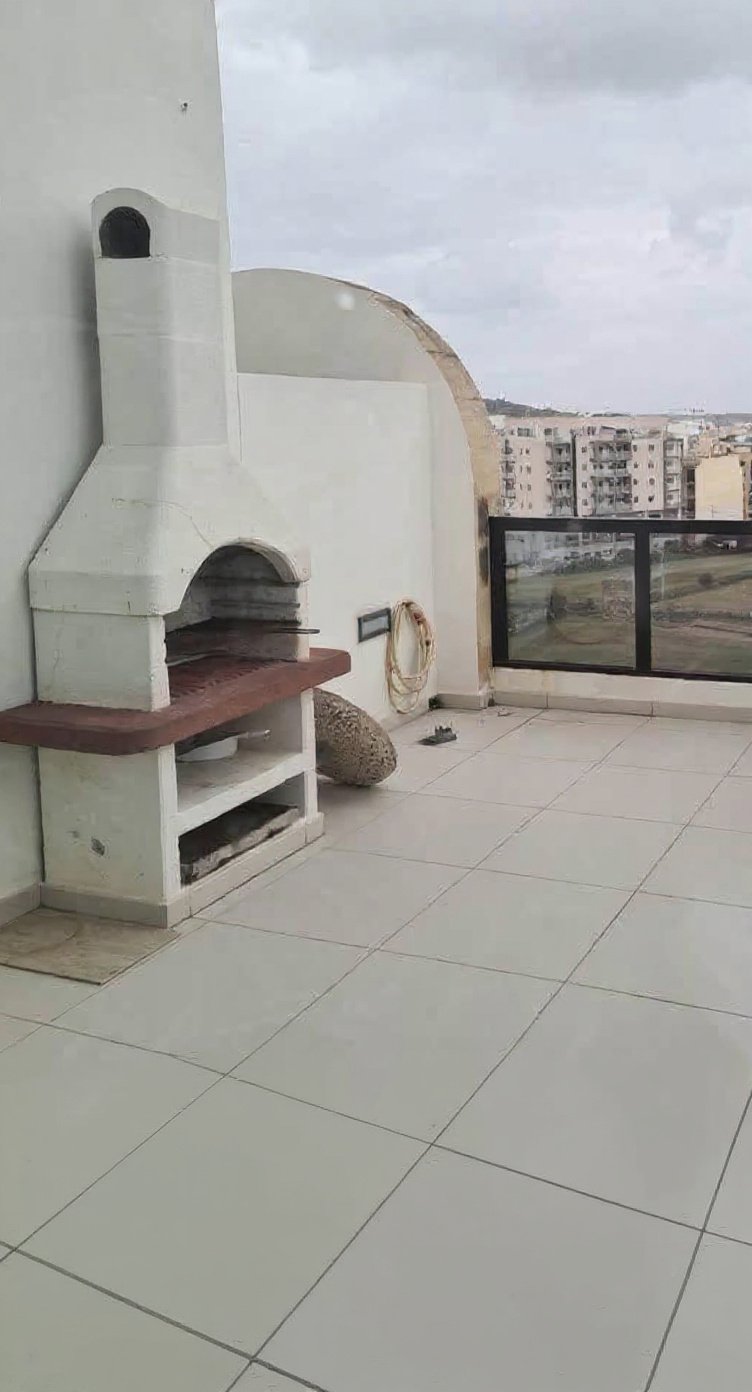 Penthouse in Qawra - 2 beds, 2 baths — 4