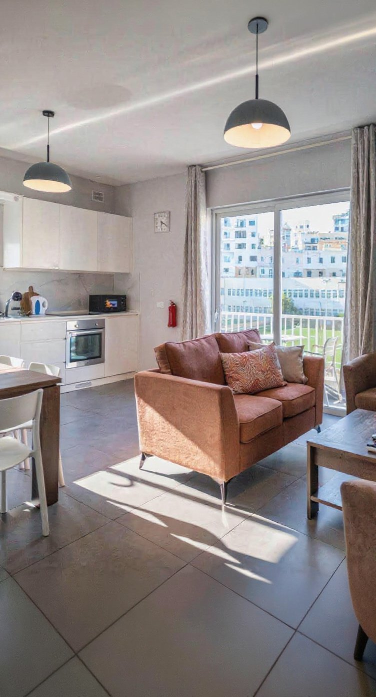 Apartment in Gzira - 3 beds, 2 baths — 1
