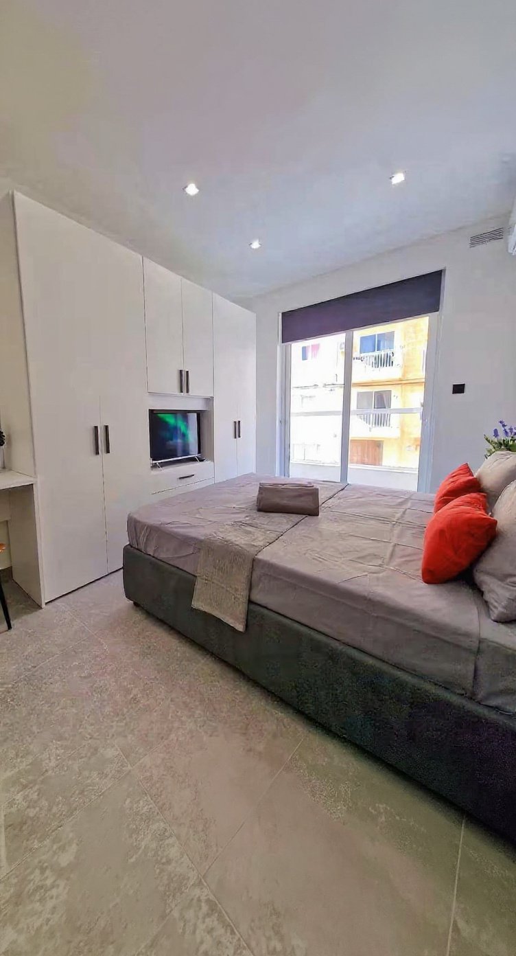 Apartment in Qawra - 2 beds, 2 baths — 5