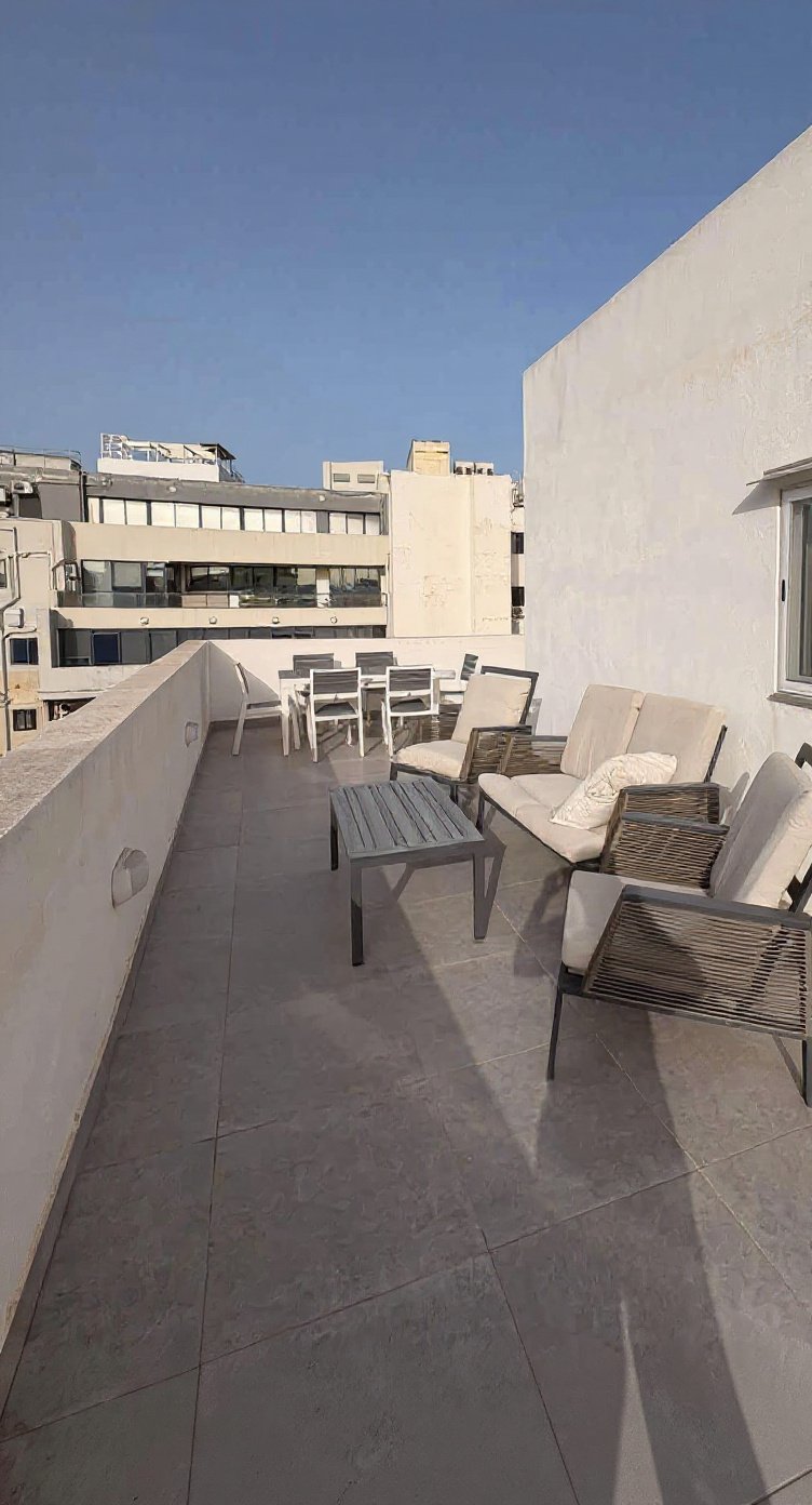 Penthouse in Sliema - 3 beds, 2 baths — 2
