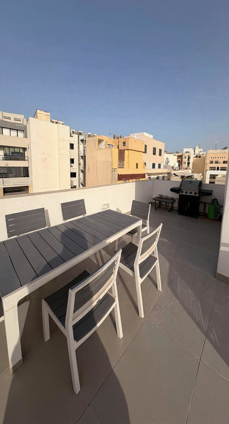 Penthouse in Sliema - 3 beds, 2 baths — 3