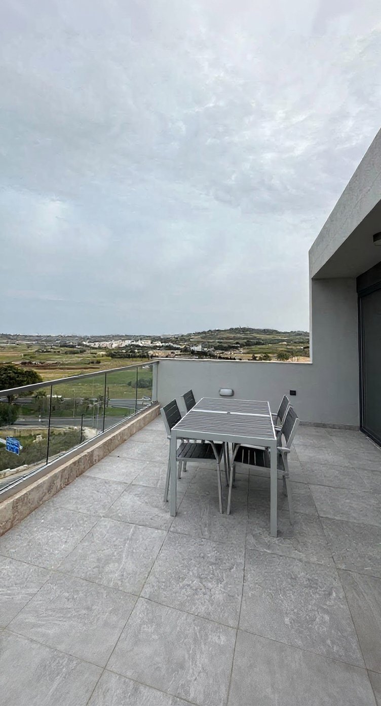 Penthouse in San Pawl il-Baħar - 2 beds, 2 baths — 1