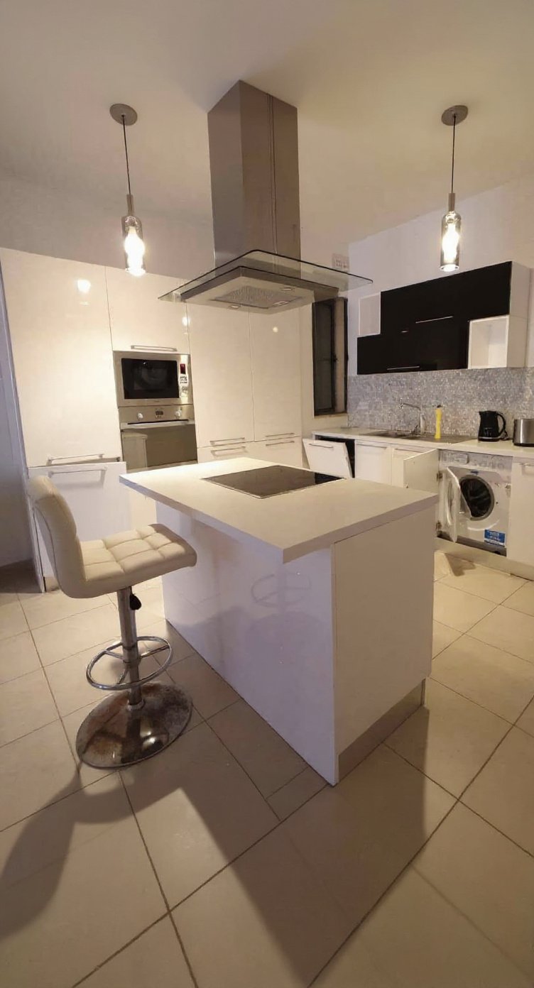 Apartment in Sliema - 3 beds, 2 baths — 1