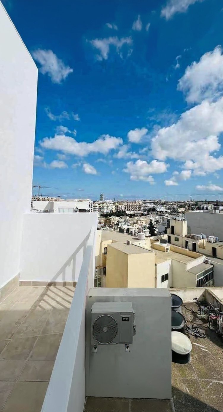 Penthouse in Msida - 2 beds, 2 baths — 3