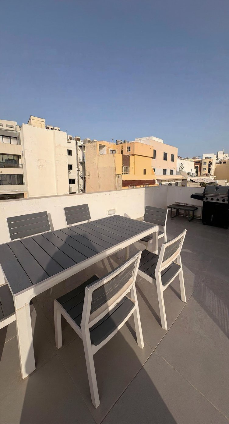 Penthouse in Sliema - 3 beds, 2 baths — 1
