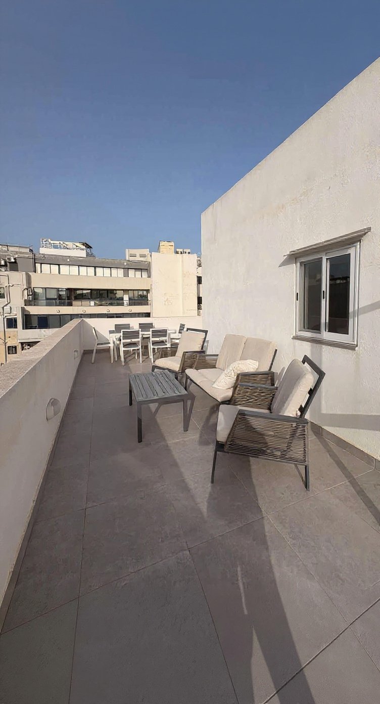 Penthouse in Sliema - 3 beds, 2 baths — 2